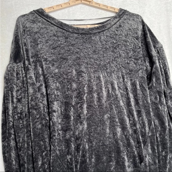 WE THE FREE People Nora Jane Crushed Velvet Top M Gray Balloon Sleeve Oversized - Picture 6 of 13